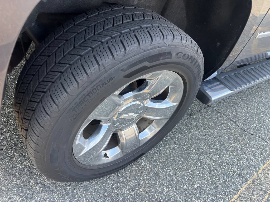 Used 2017 TUNGSTEN METALLIC Chevrolet LT image 4
