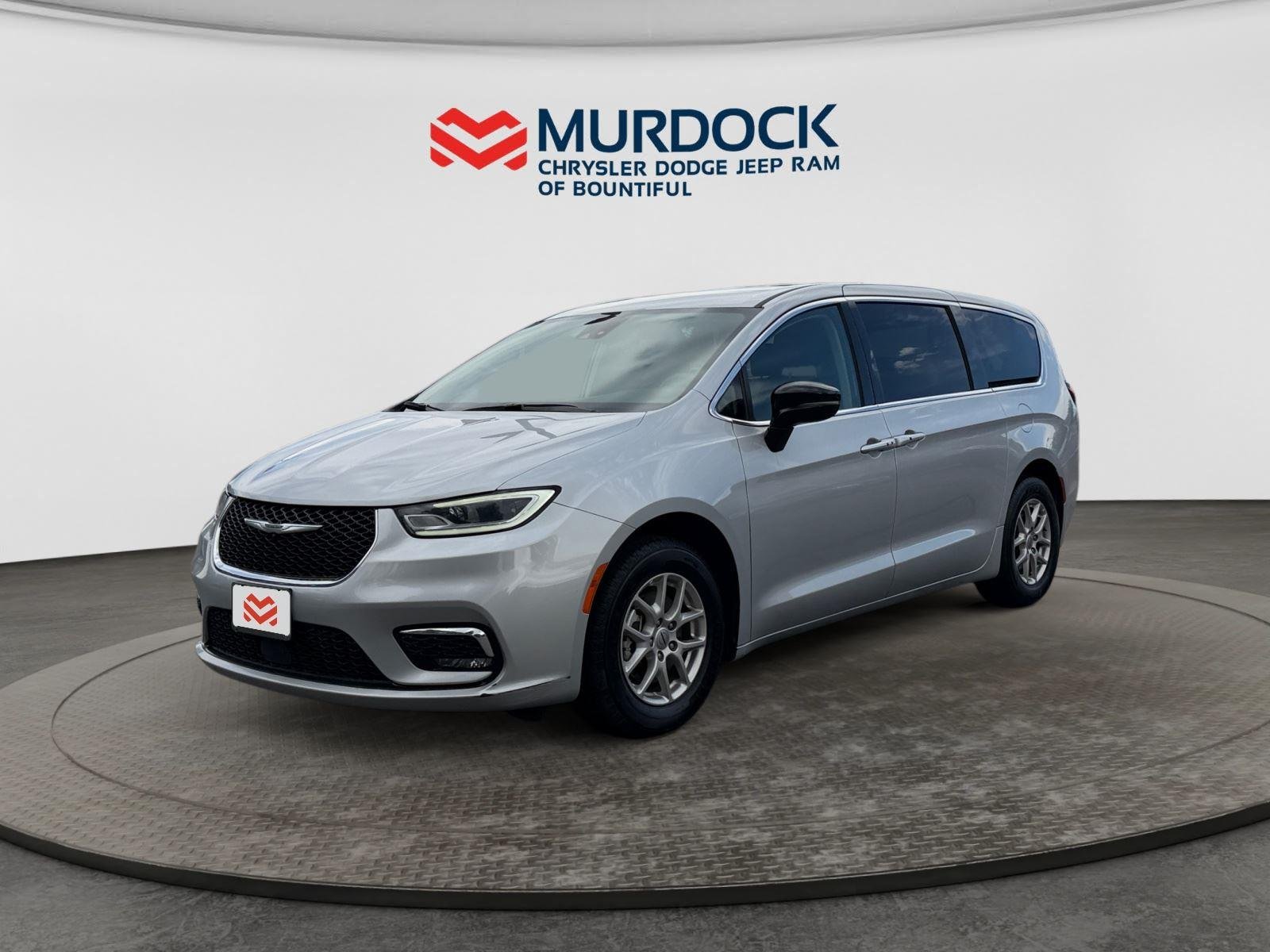 2024 Chrysler Pacifica Touring L's photo