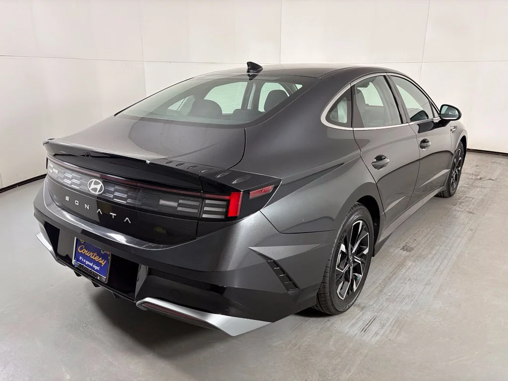 Used 2024 Gray Hyundai SEL image 8