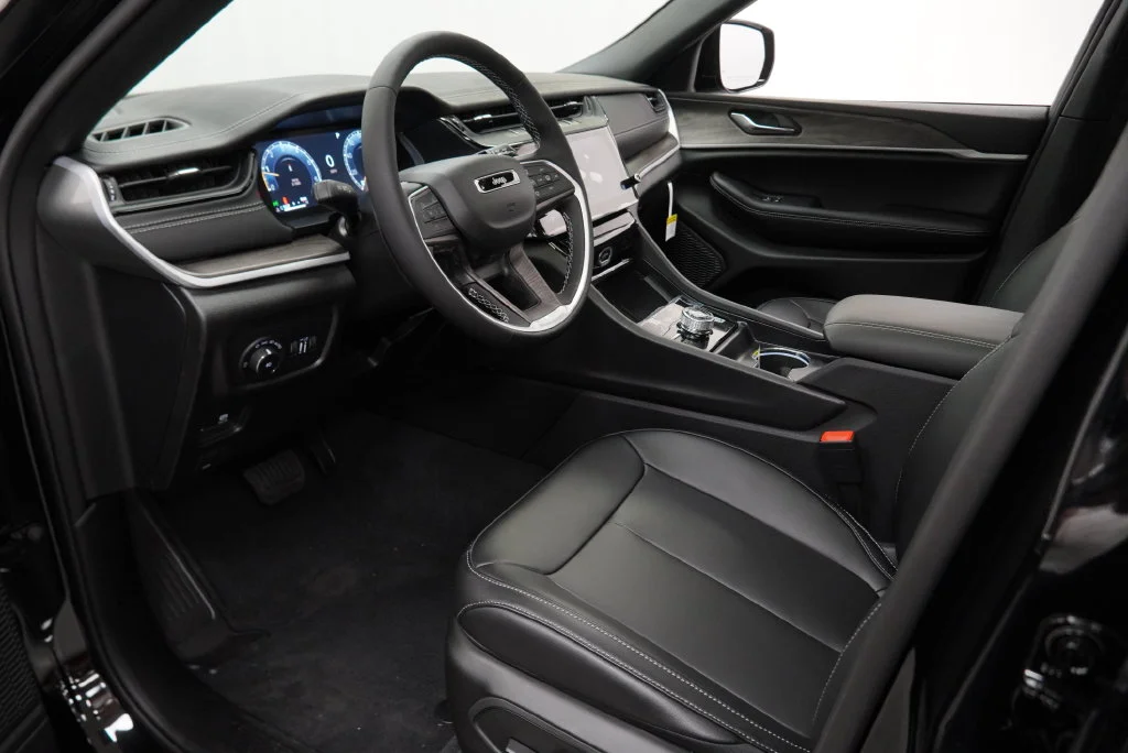 New 2027 High-Gloss Black Paint Jeep Limited image 18