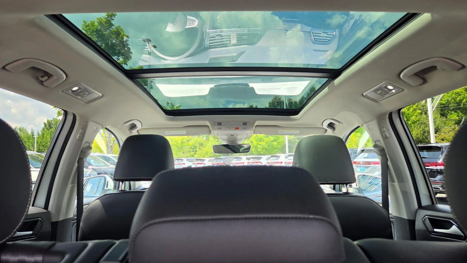 Certified Used 2022 Pure White Volkswagen SE image 59