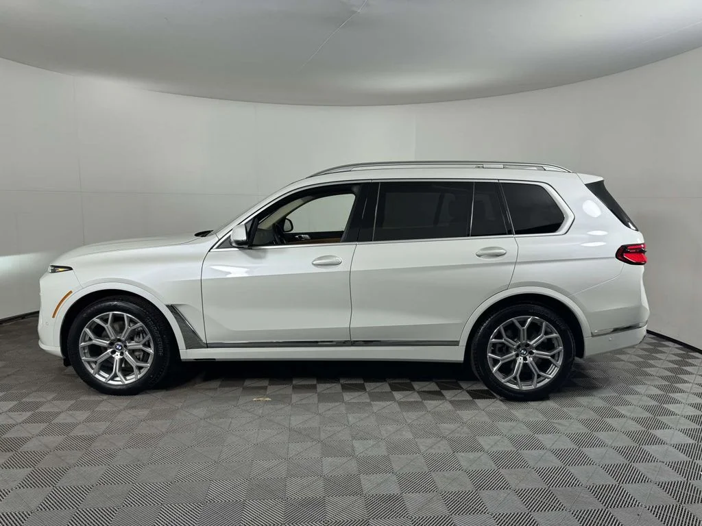 Used 2026 White BMW xDrive40i image 11