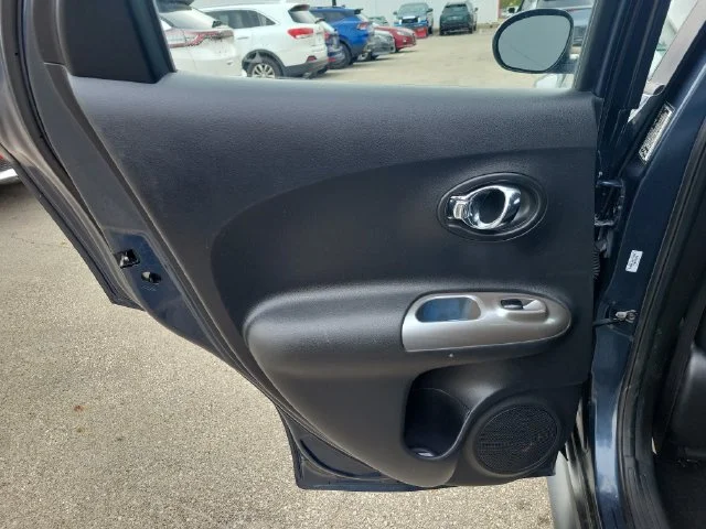 Used 2014 Blue Nissan S image 17