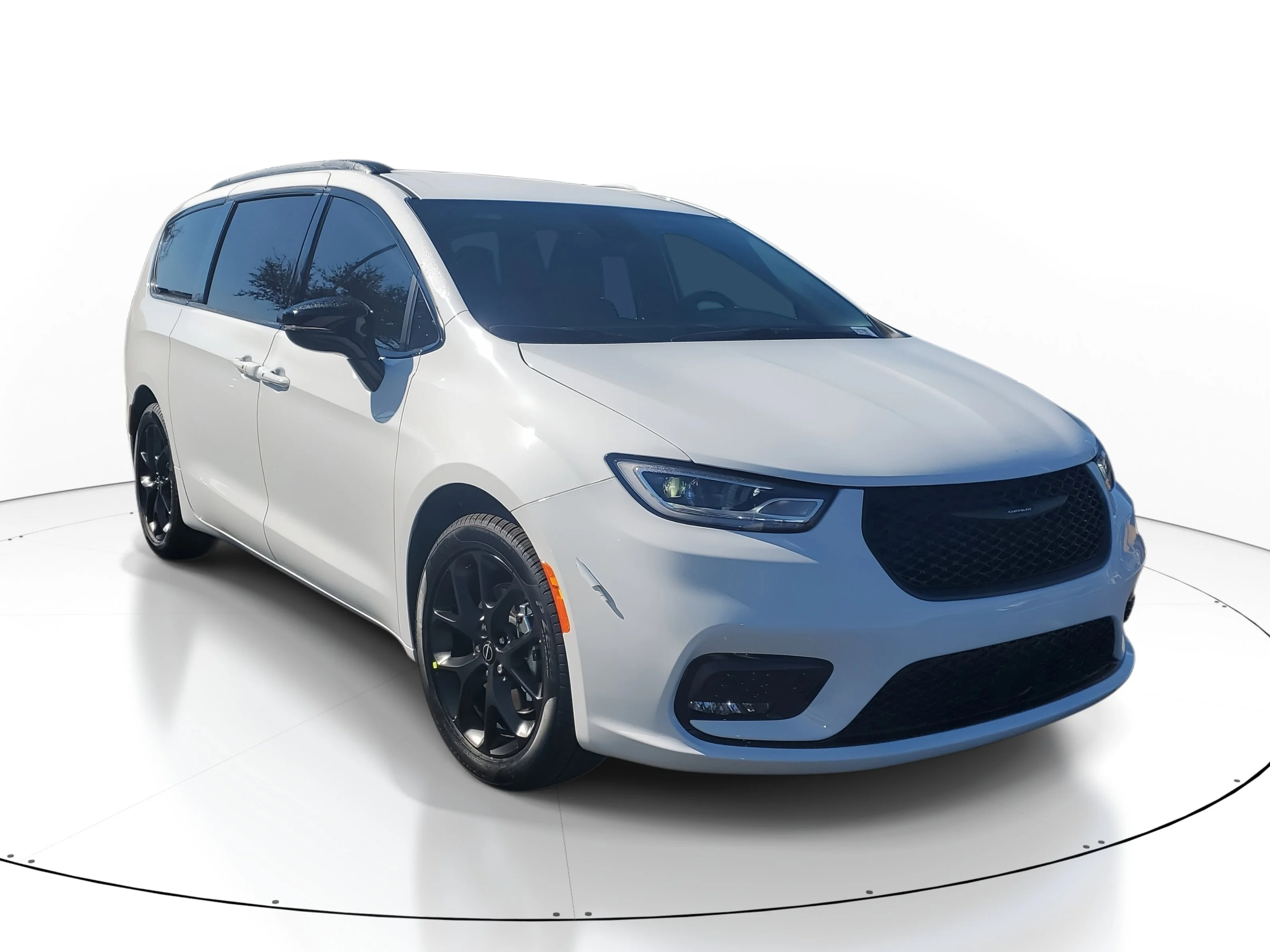 2026 Chrysler Pacifica Select's photo