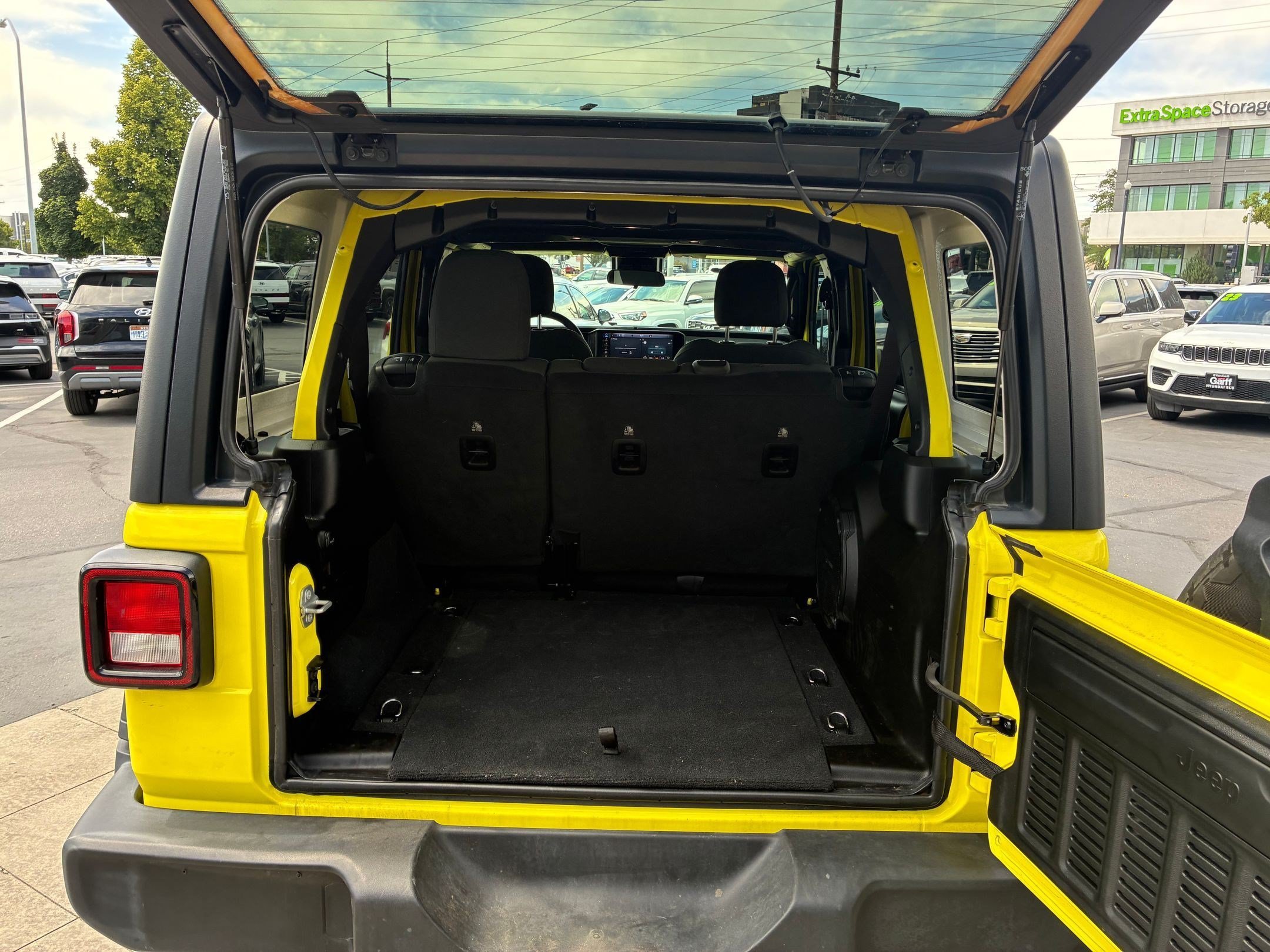 Ken Garff Cert 2024 High Velocity Clearcoat Jeep Sport S image 28