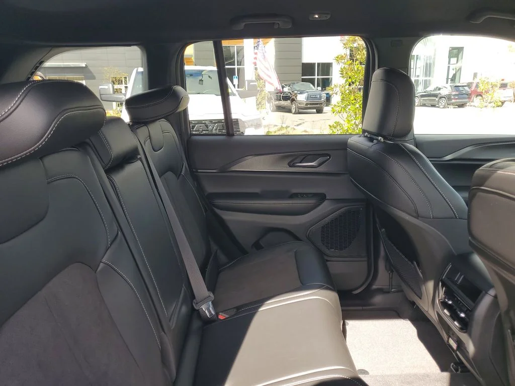 2025 Jeep Grand Cherokee Altitude - Photo 28