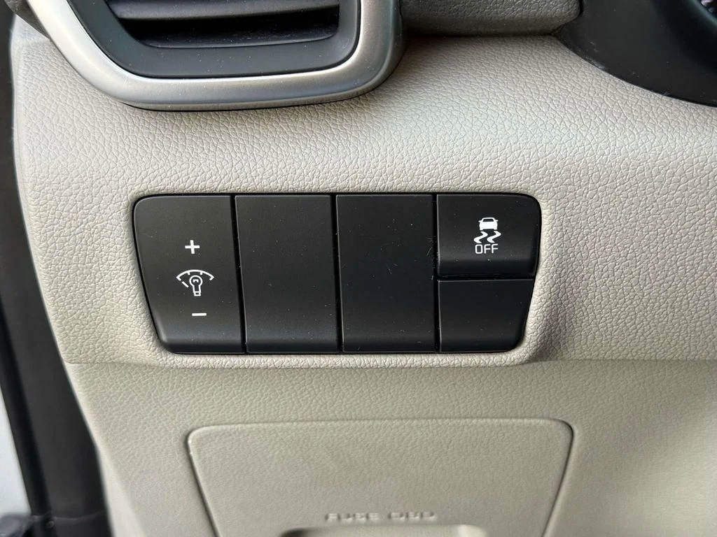 Used 2017 Silver Kia LX image 29