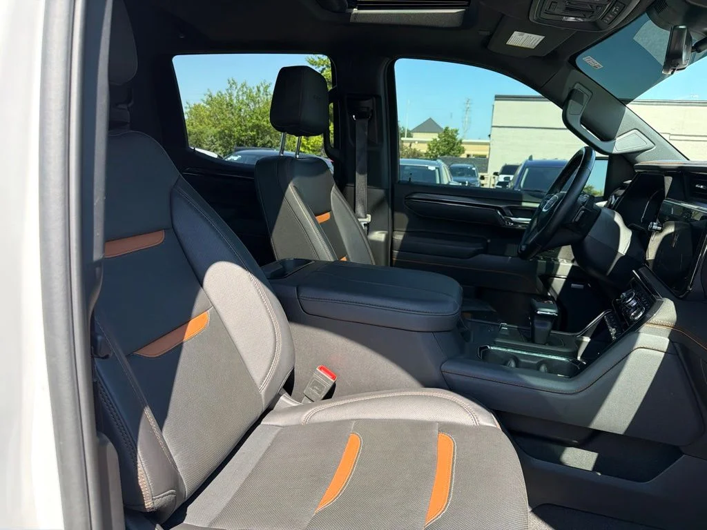 Used 2025 White GMC AT4 image 23