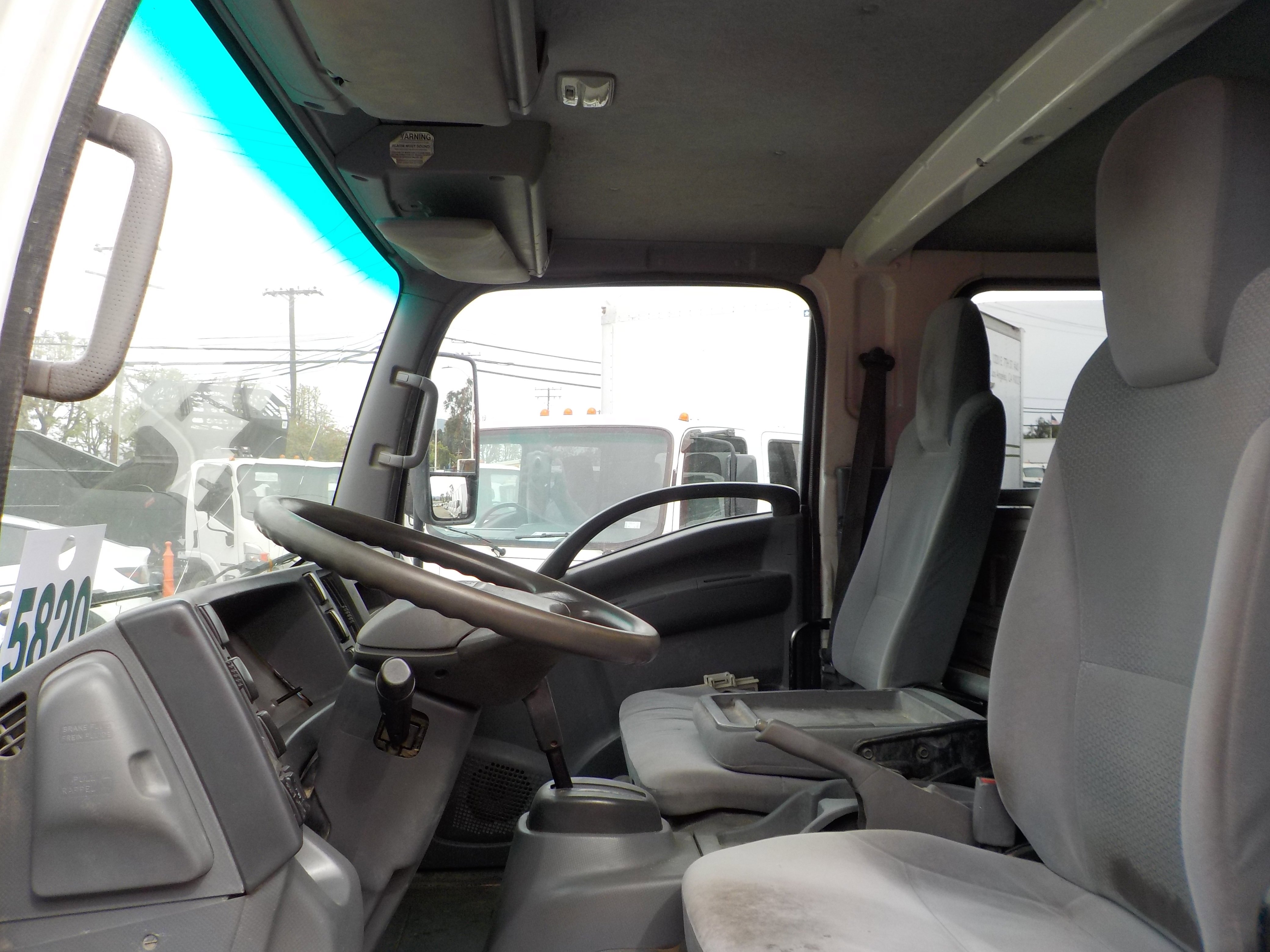 Used 2018 Arc White Chevrolet  image 4