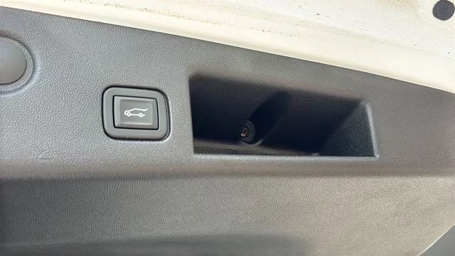 Used 2024 White Chevrolet LT image 33