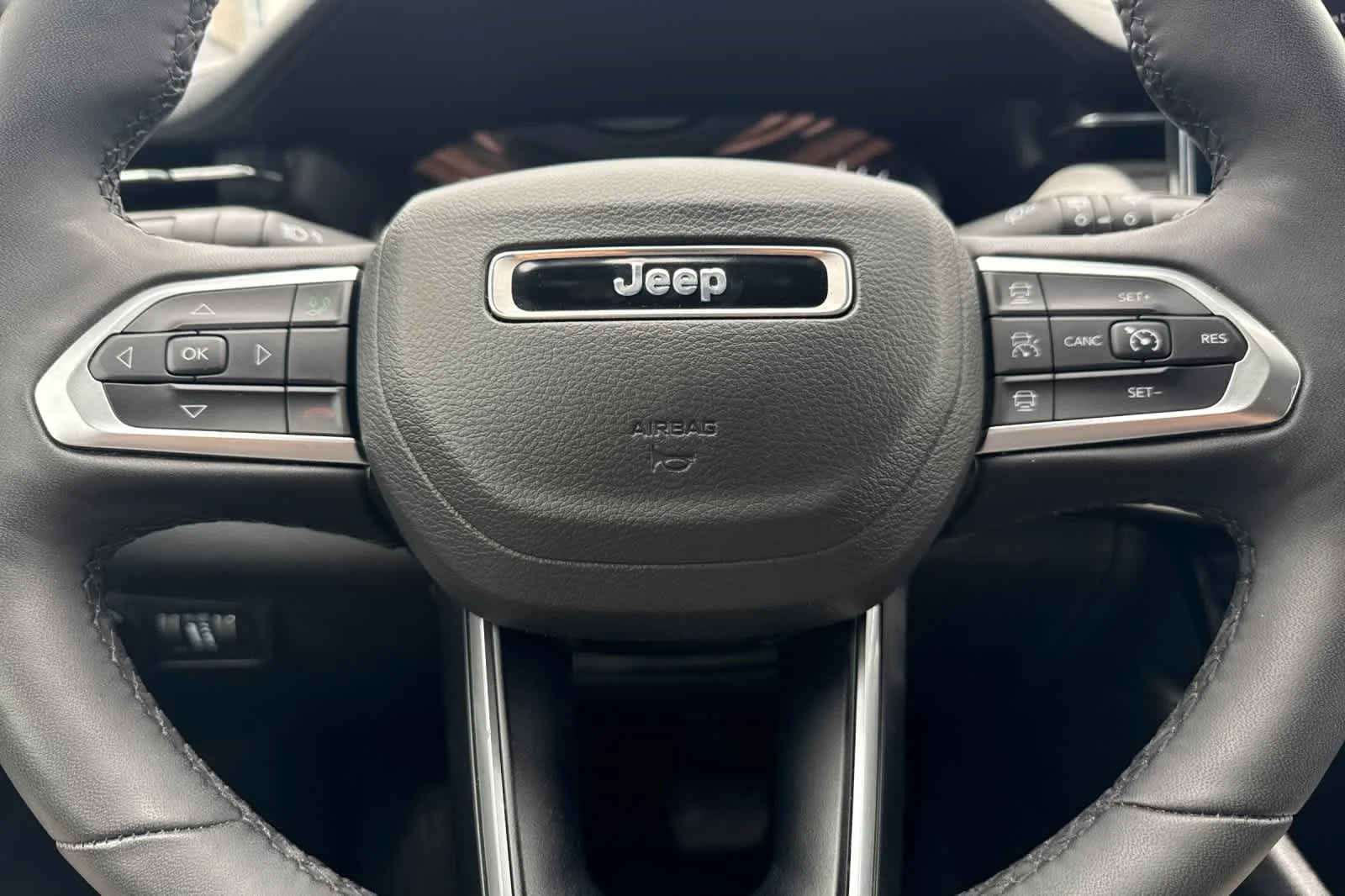 Certified Used 2025 Diamond Black Jeep Limited image 23