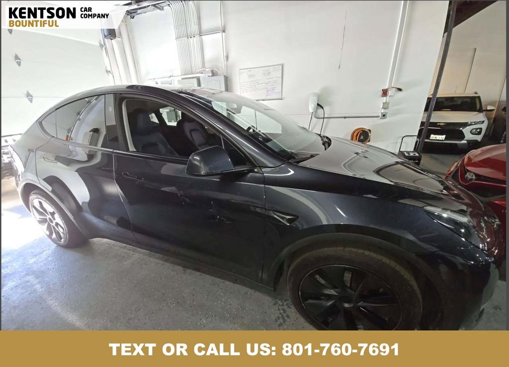 2025 Tesla Model Y Long Range photo 2