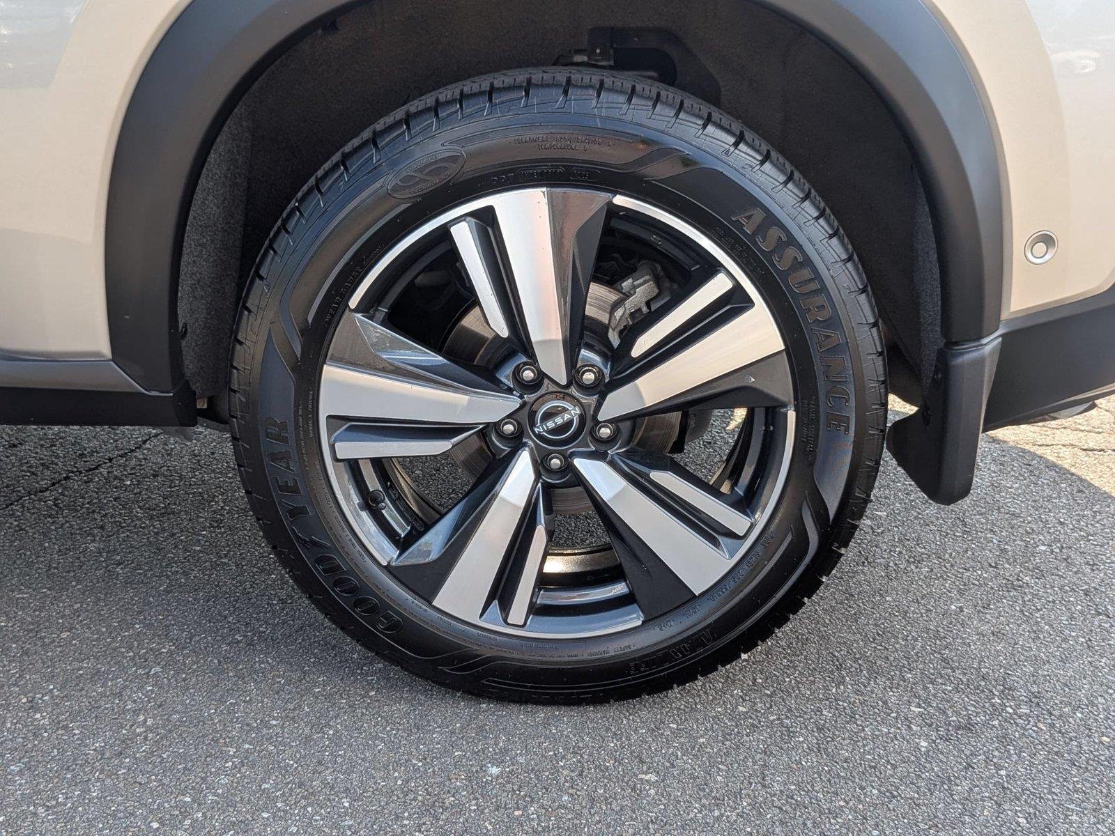 Used 2023 Champagne Silver Metallic Nissan Platinum image 11