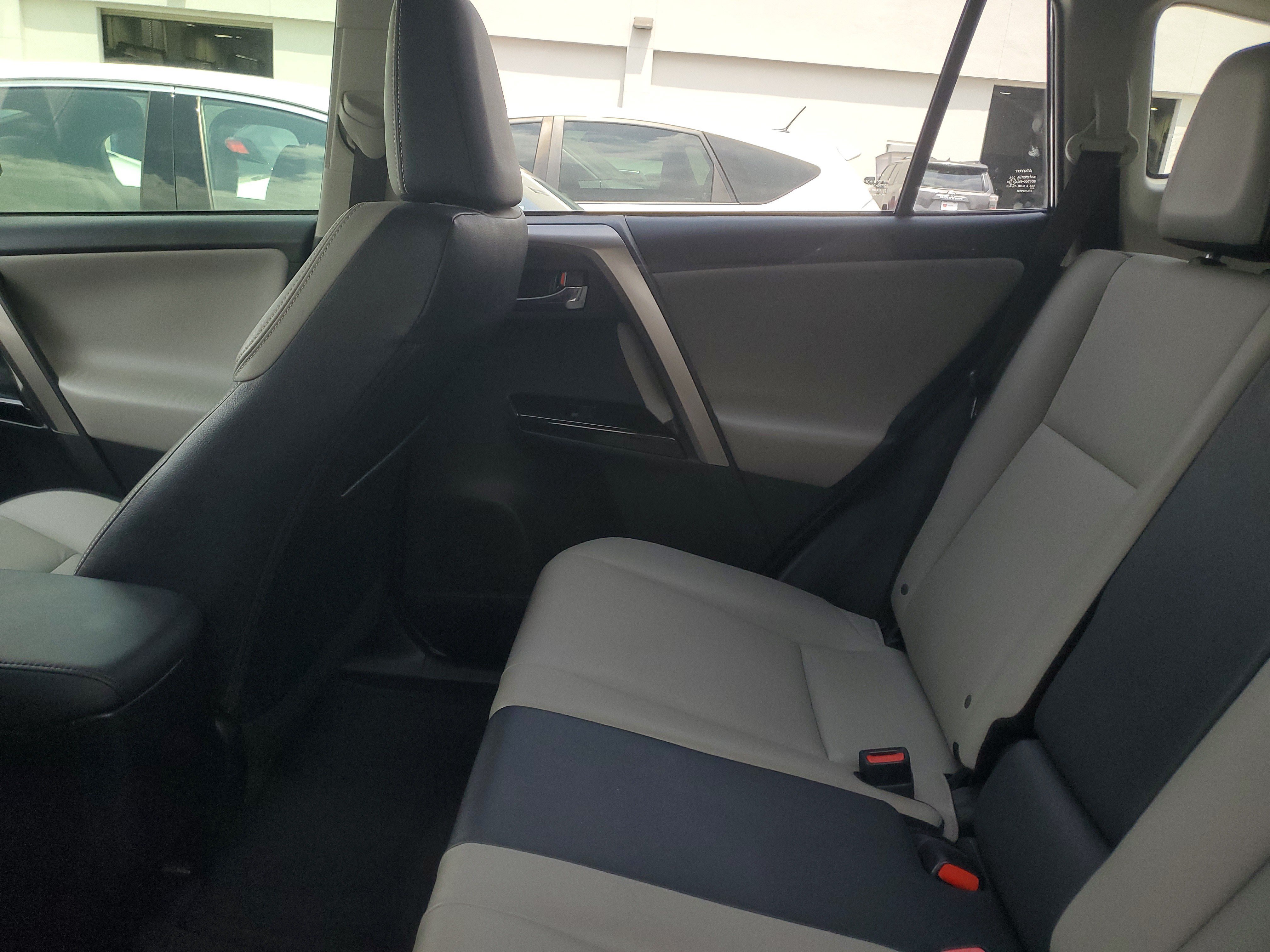Used 2017  Toyota Limited image 9