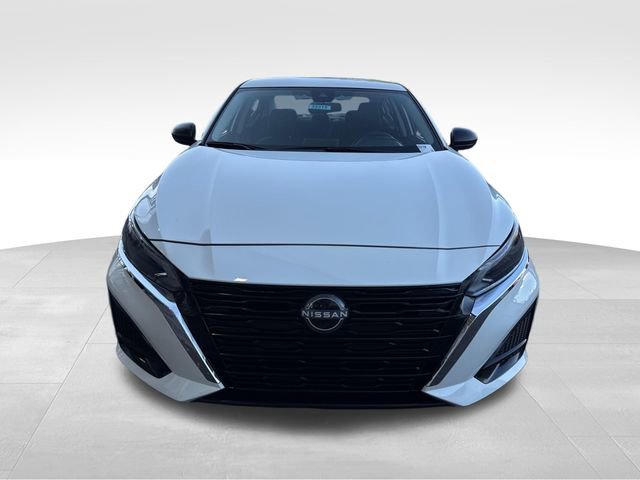Used 2025 White Nissan SV FWD image 8