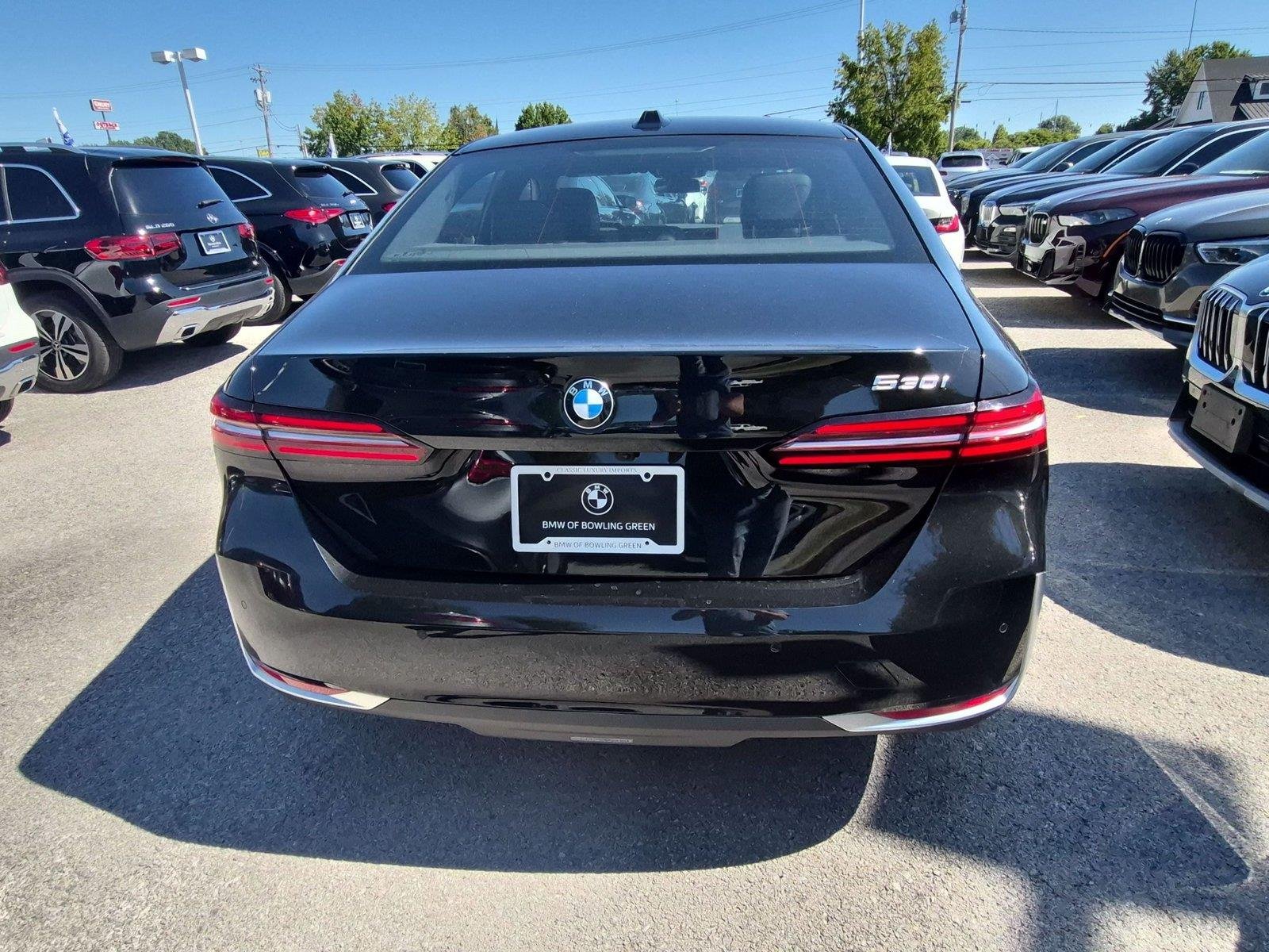 Used 2026 Black Sapphire Metallic BMW 530i image 4