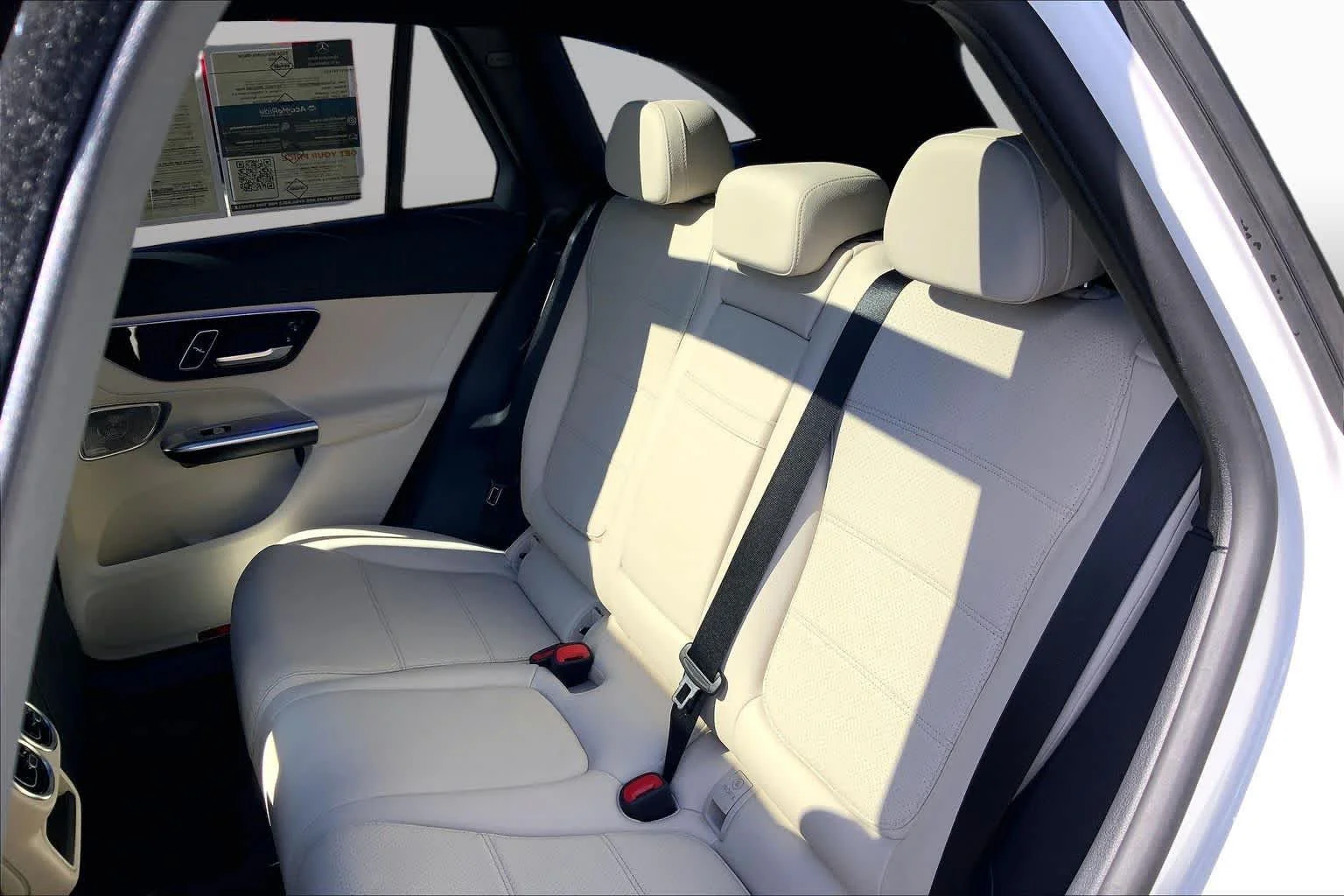 Used 2024 Polar White Mercedes-Benz GLC 300 image 21