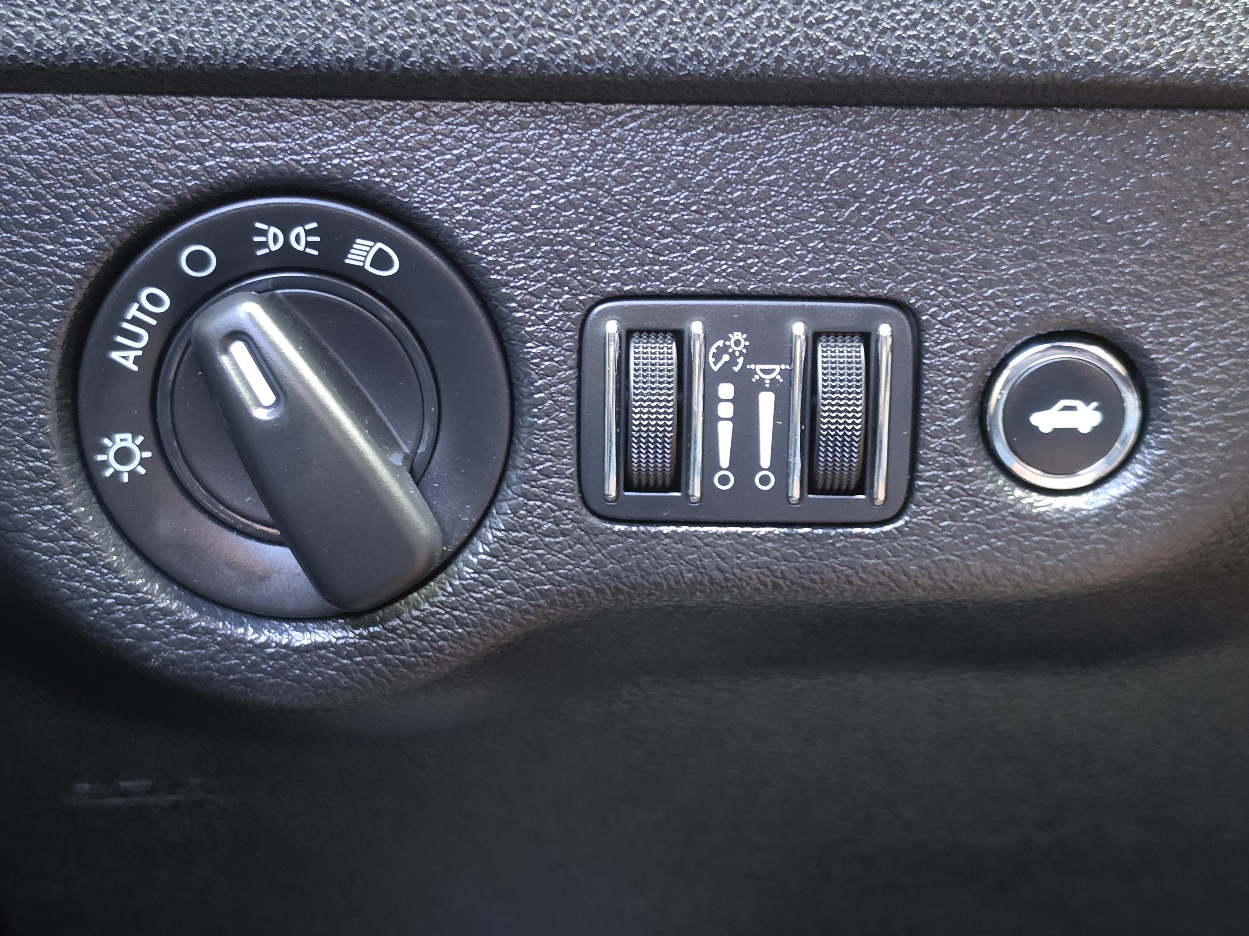 Used 2023 B5 Blue Pearlcoat Dodge SXT image 14