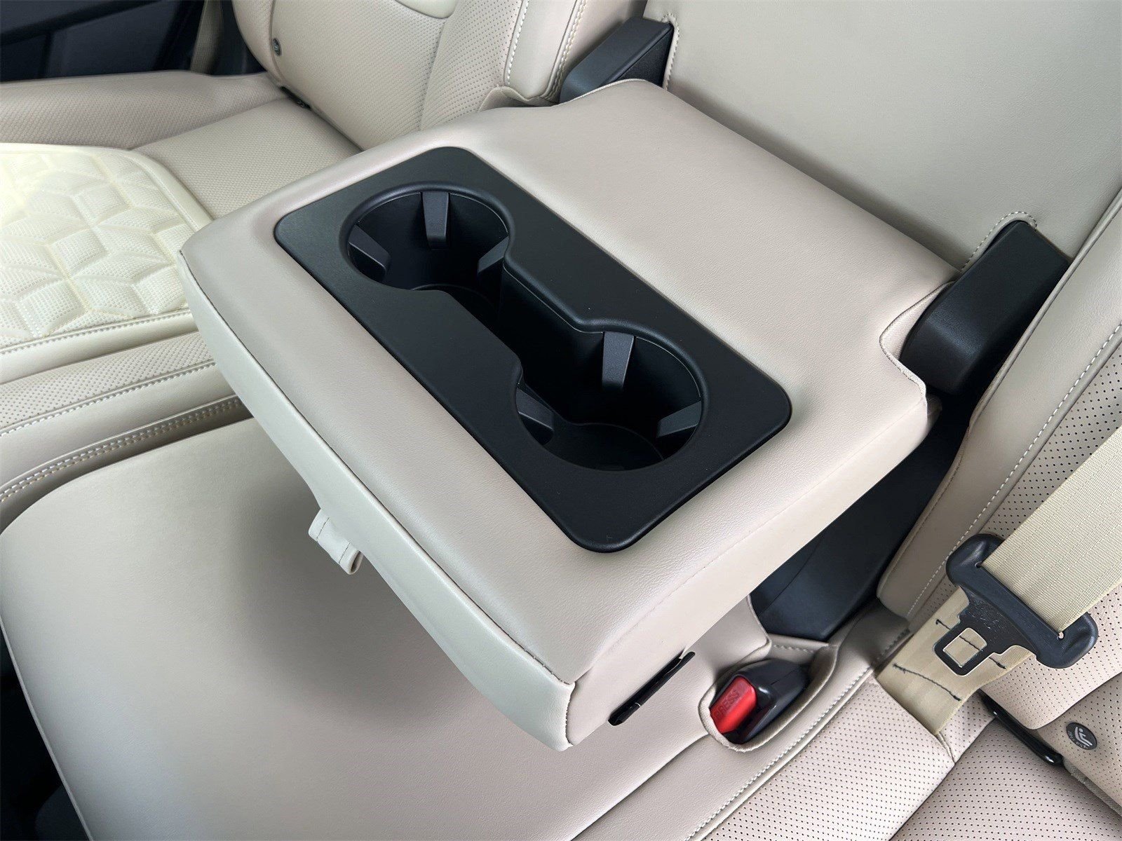 2025 Nissan Armada Platinum Reserve - Photo 24