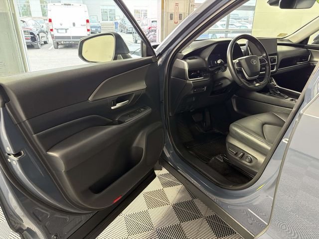Used 2024 White Toyota XLE image 18