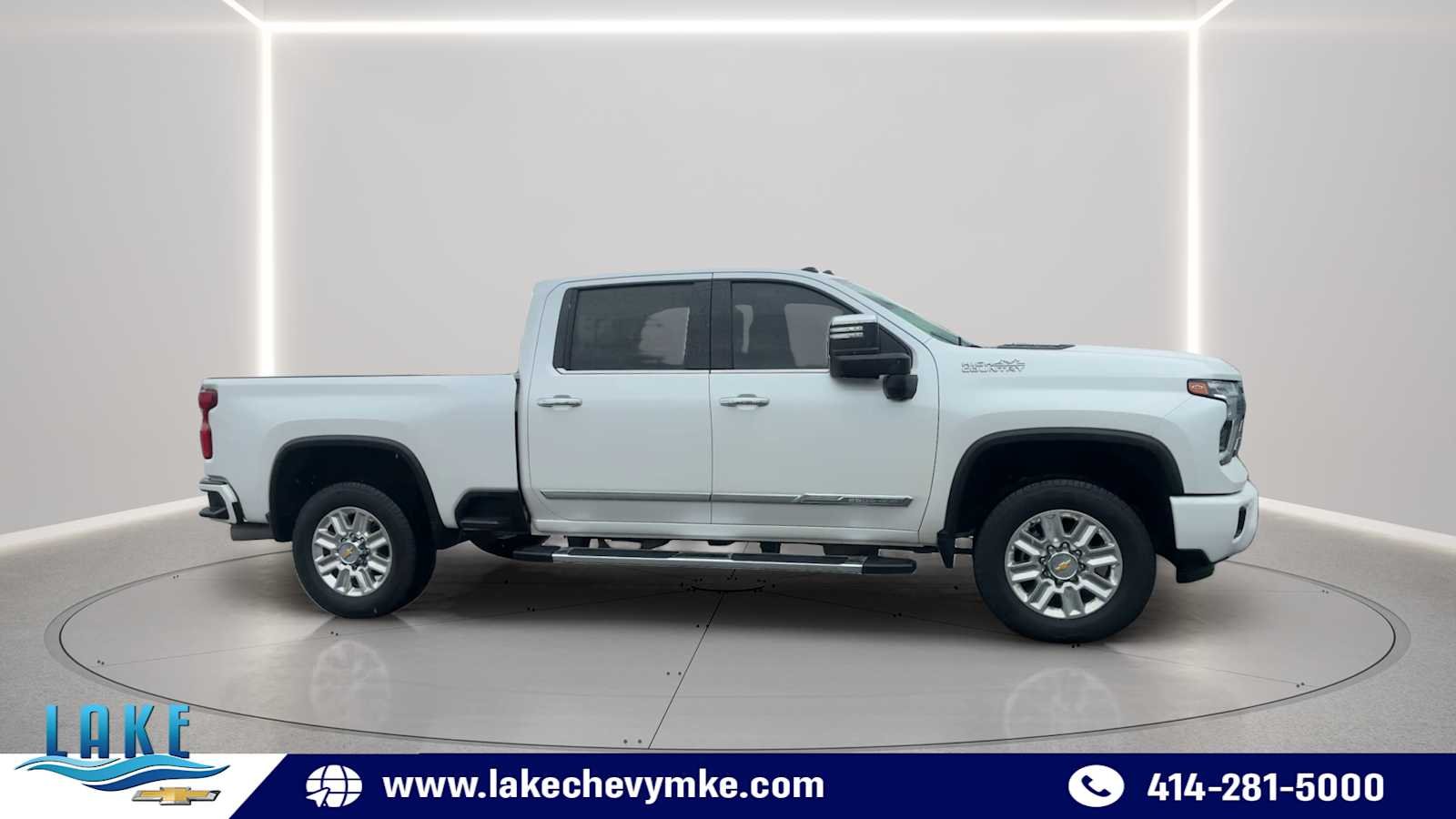 Certified Used 2024 Iridescent Pearl Tricoat Chevrolet High Country image 11