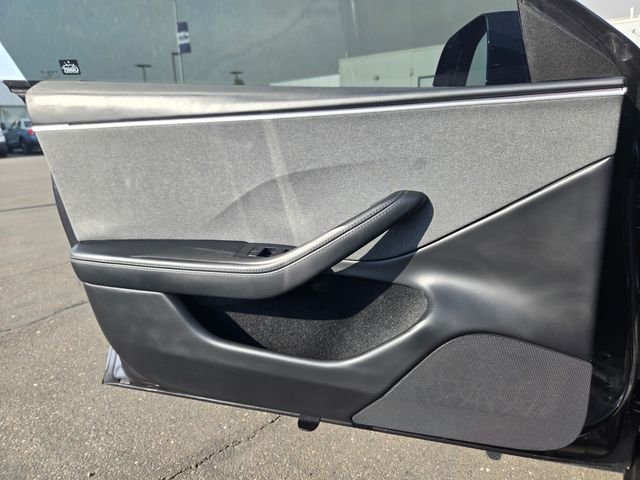 Used 2025  Tesla  image 14