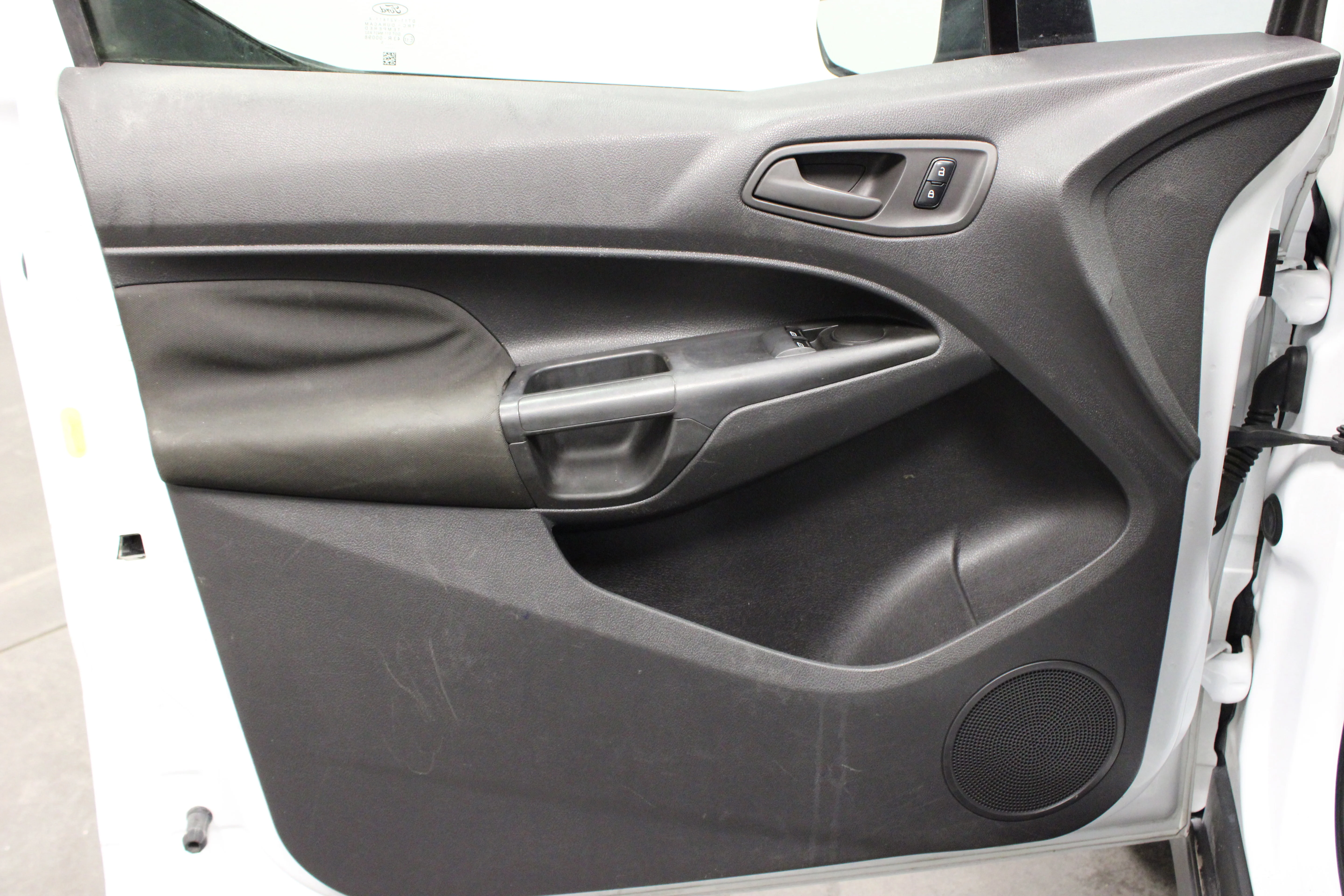 Used 2015 Frozen White Ford XL image 18