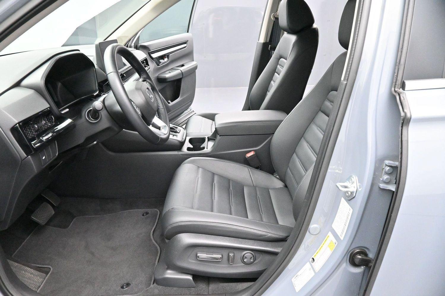 Used 2025 Gray Chrysler Select image 10