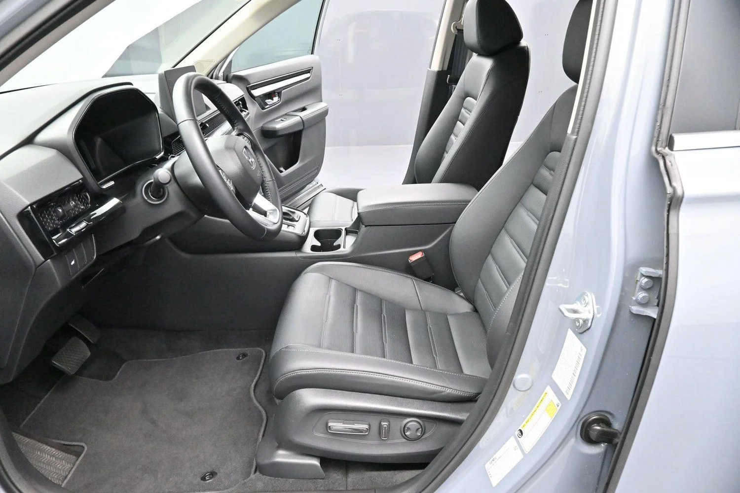 Used 2025 Gray Chrysler Select image 10