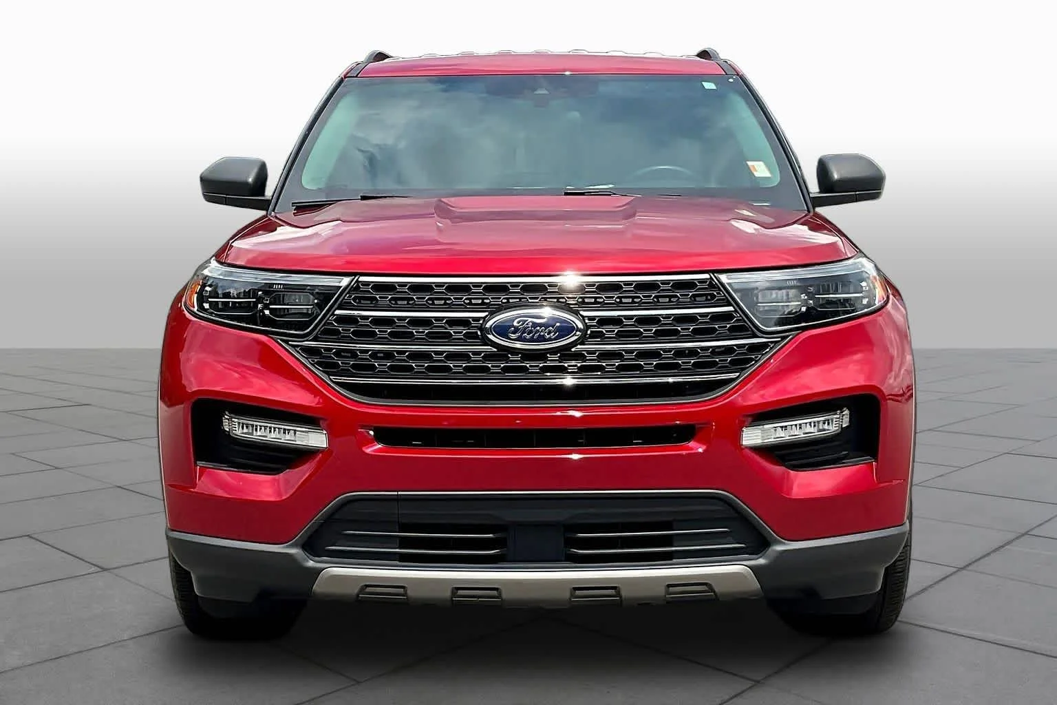 Used 2023 Rapid Red Metallic Tinted Clearcoat Ford XLT image 7