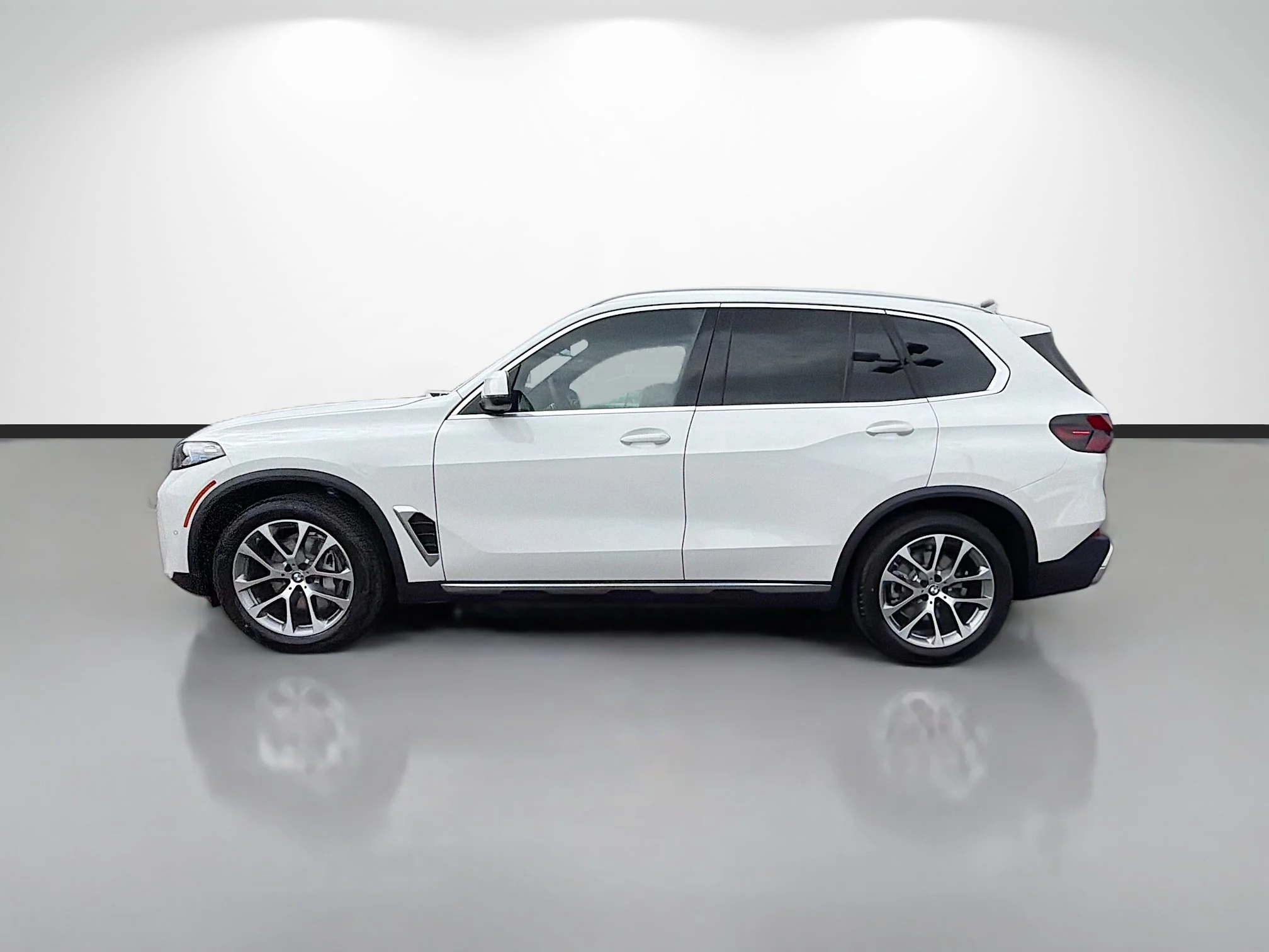 New 2026 Alpine White BMW xDrive40i image 6