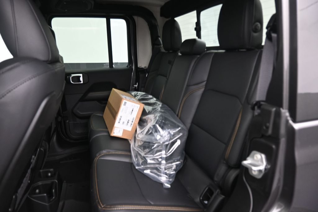 New 2026 Granite Crystal Metallic Clearcoat Jeep Texas Trail image 10