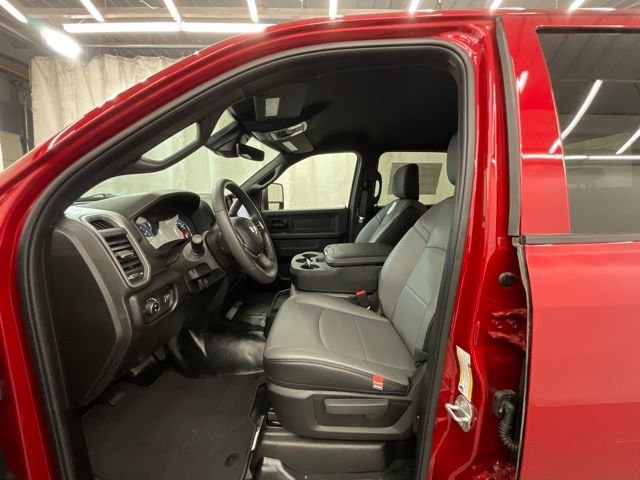 New 2026 Molten Red Pearl-Coat Exterior Paint RAM Tradesman image 10