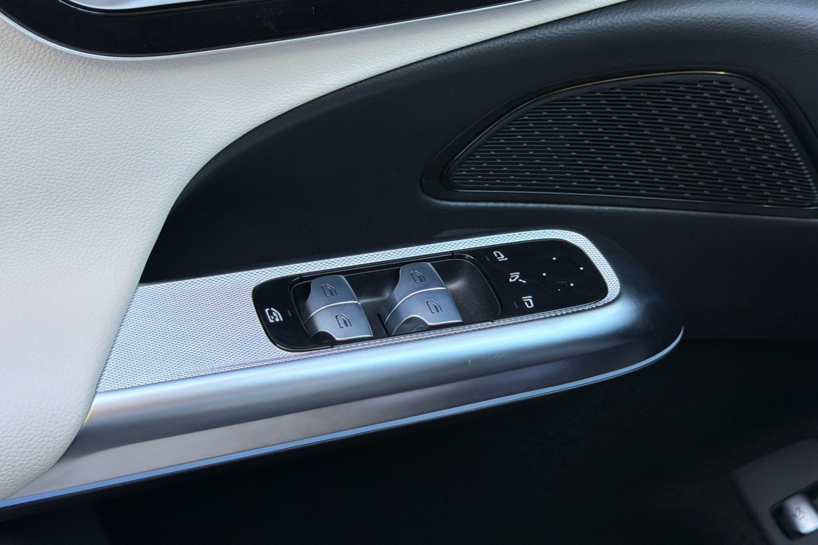 New 2027 Cirrus Silver Metallic Mercedes-Benz E 350 image 23