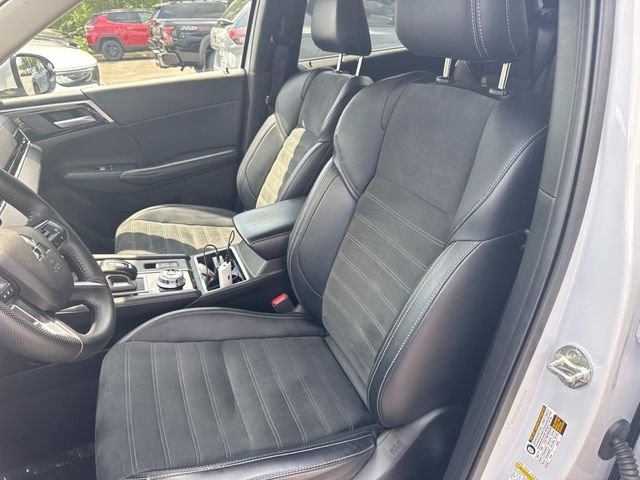 Used 2024  Mitsubishi SE image 26