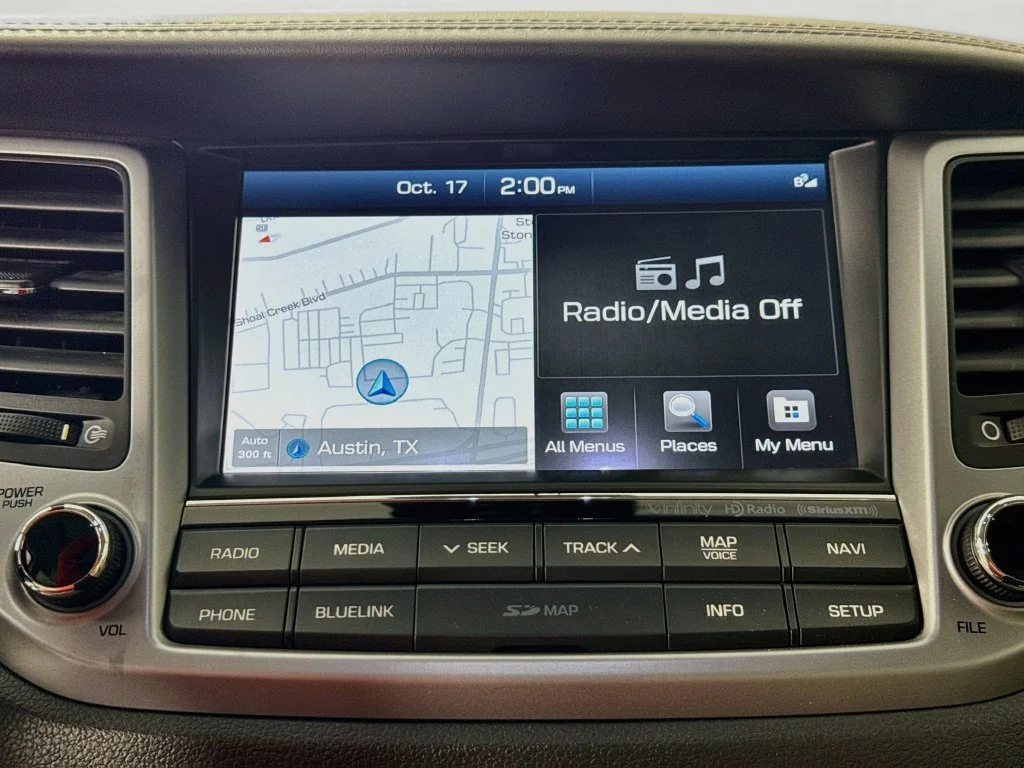 Used 2017 Winter White Hyundai Limited image 19