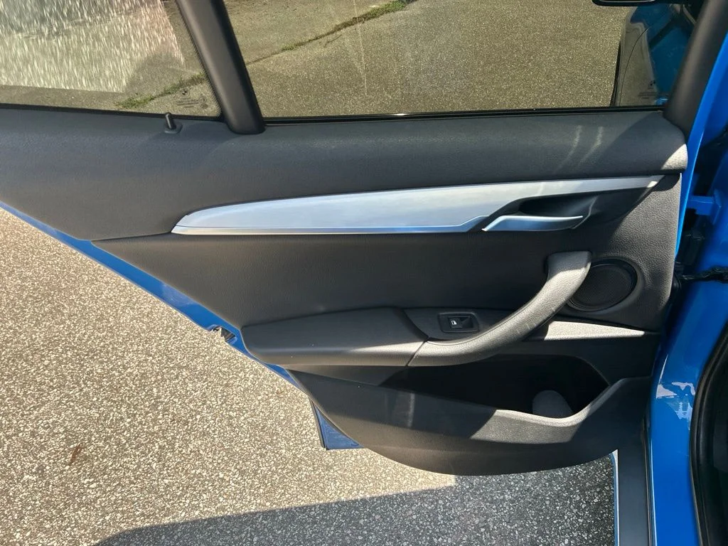 Used 2018 Blue BMW xDrive28i image 25