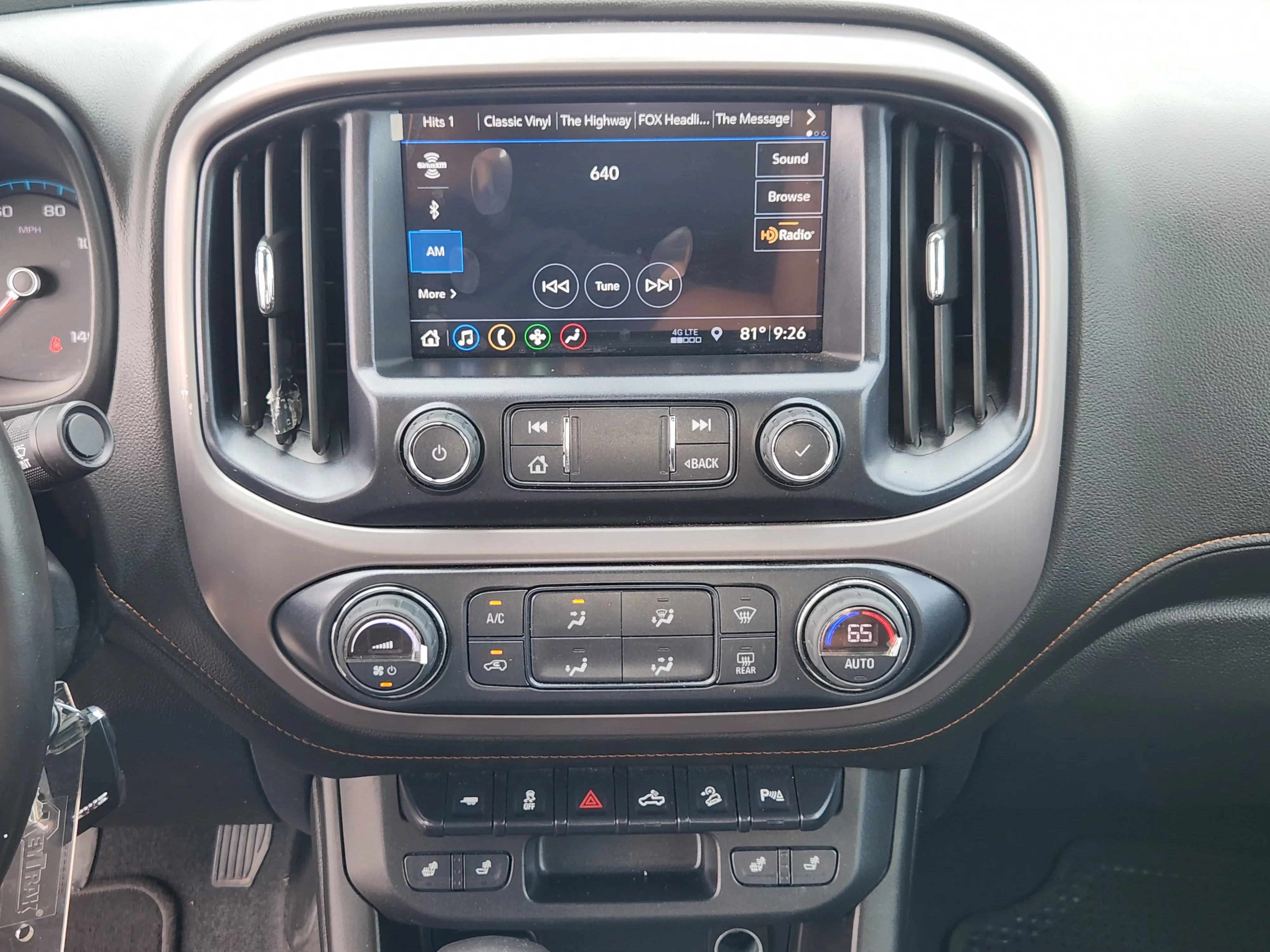 Used 2022 Summit White GMC AT4 w/Leather image 19