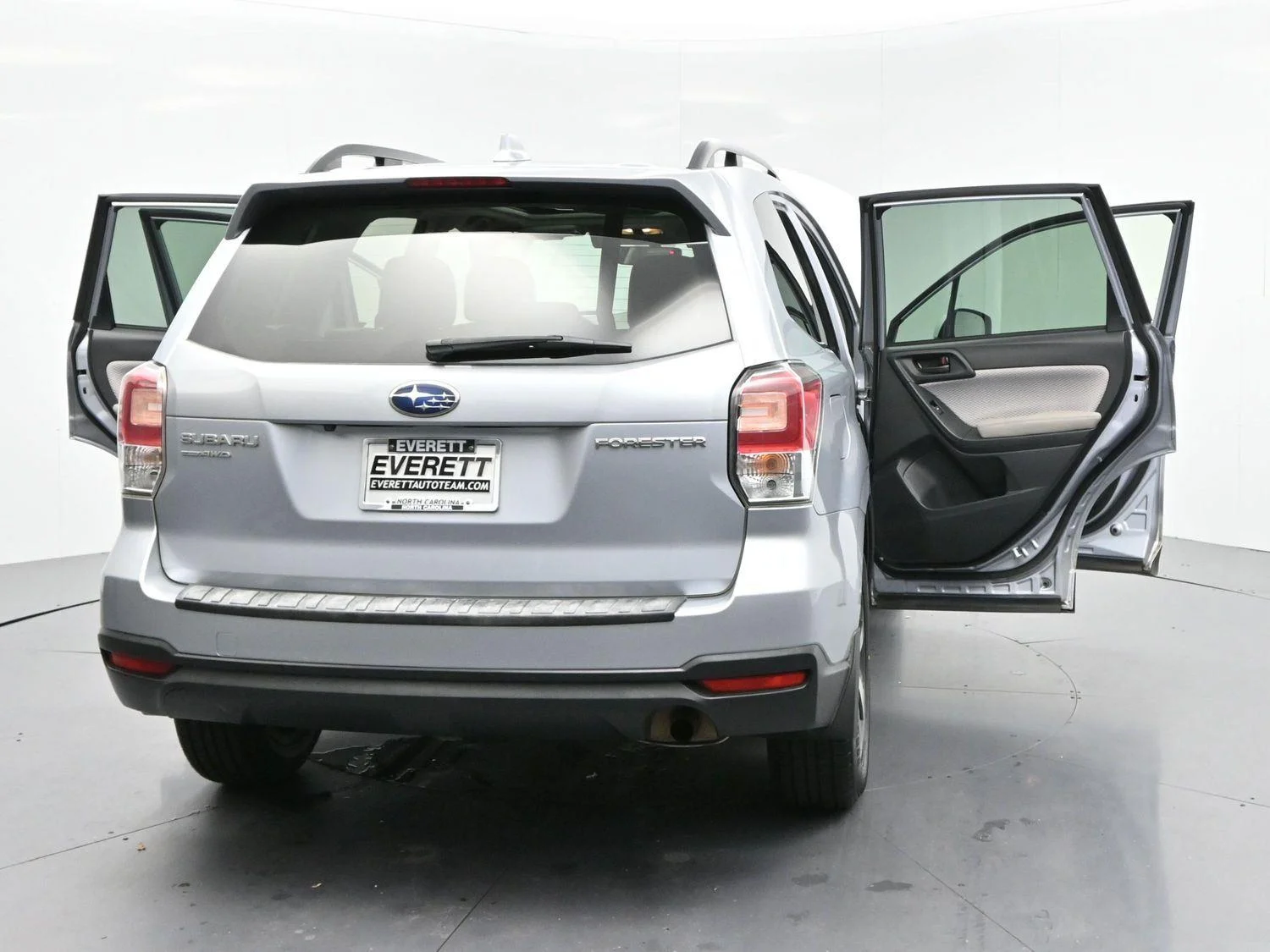 Used 2018 Ice Silver Metallic Subaru Premium image 37
