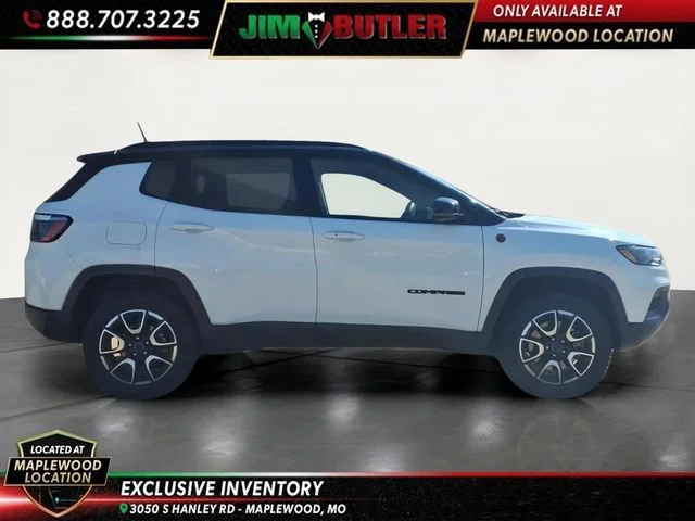 Used 2025  Jeep Trailhawk image 5