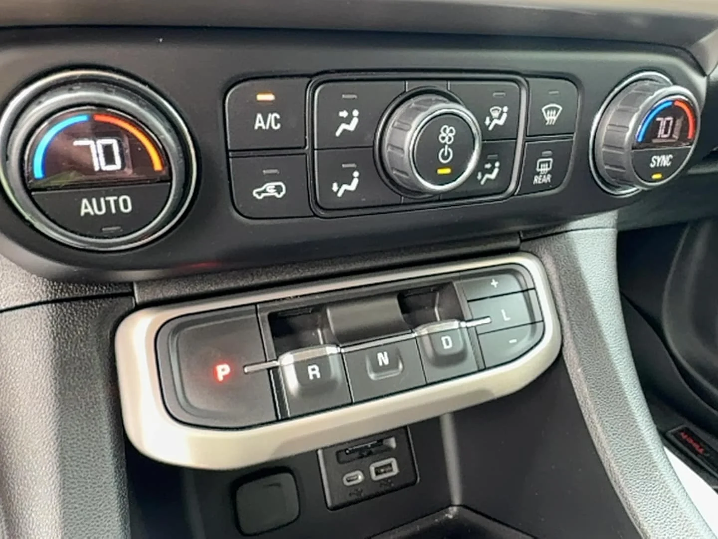 Used 2020 White GMC Denali image 20