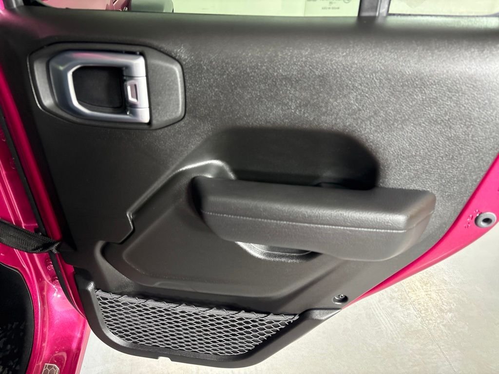 New 2026 Tuscadero Pearlcoat Jeep Sport S image 17