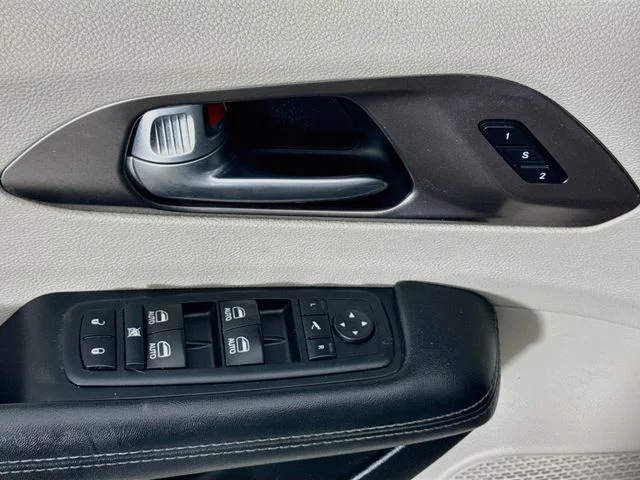 Used 2017 Red Chrysler Limited image 18