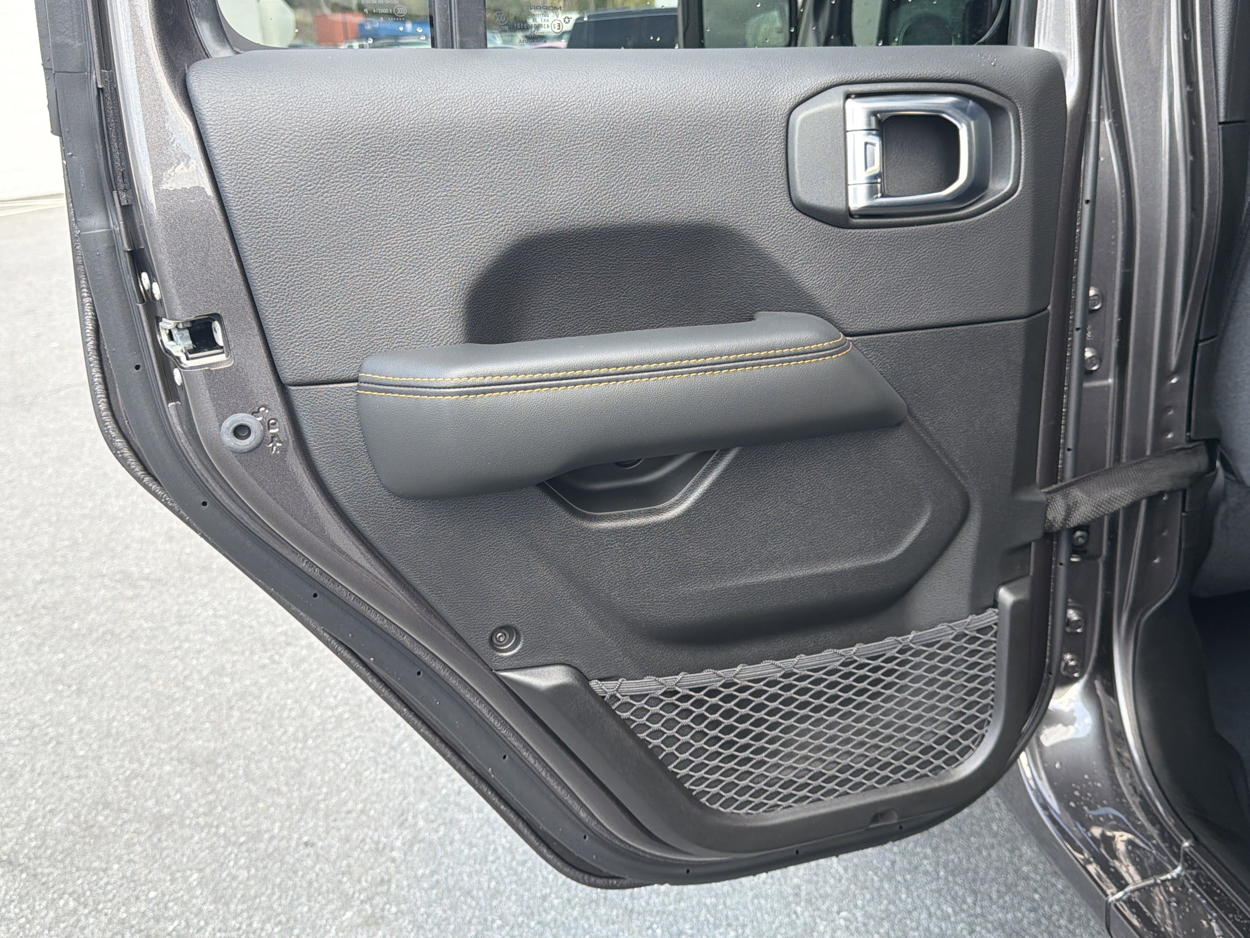 New 2026 Granite Crystal Metallic Clearcoat Jeep Sahara image 26