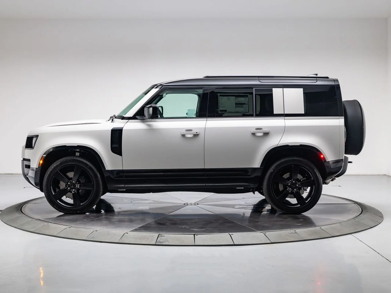 New 2026 Borasco Grey Land Rover P400 X-Dynamic SE image 2