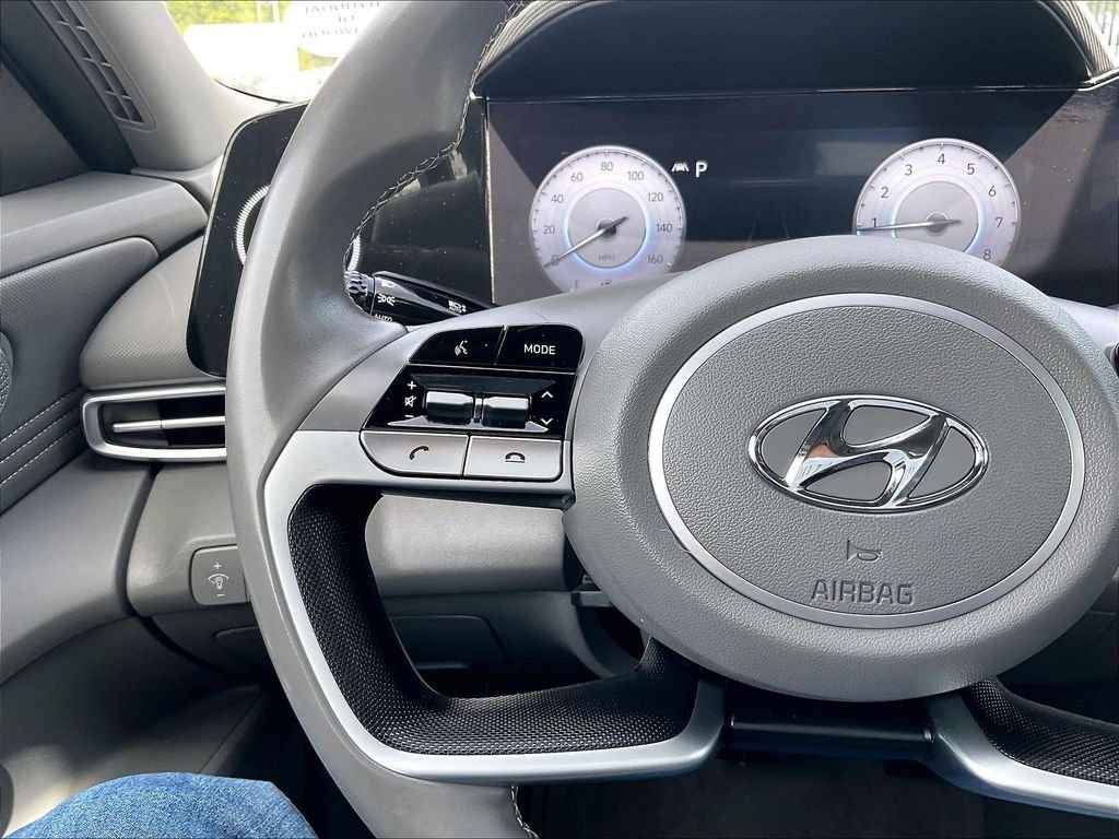 Used 2023 Silver Hyundai SEL image 22