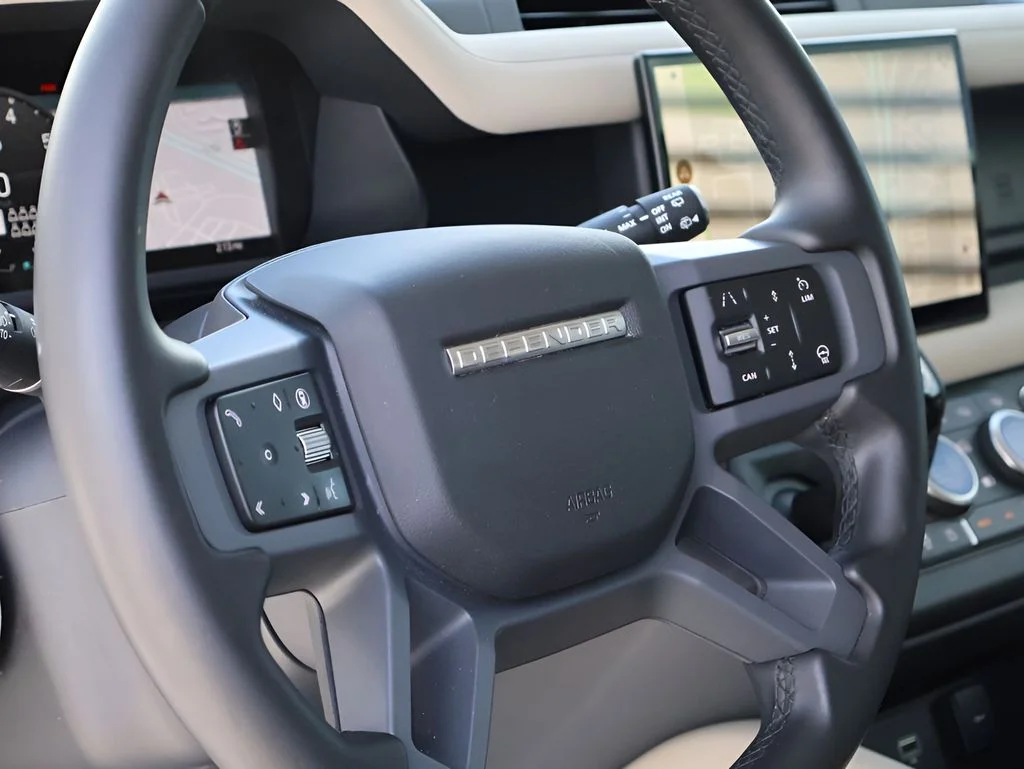 Used 2024 Fuji White Land Rover X-Dynamic SE image 18