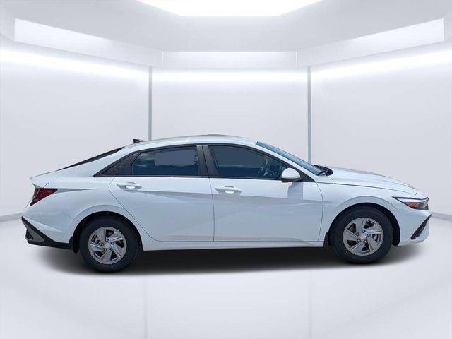 New 2026 White Hyundai SE image 2