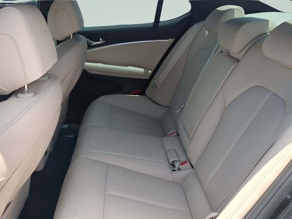 2026 GENESIS G70 Standard - Photo 9
