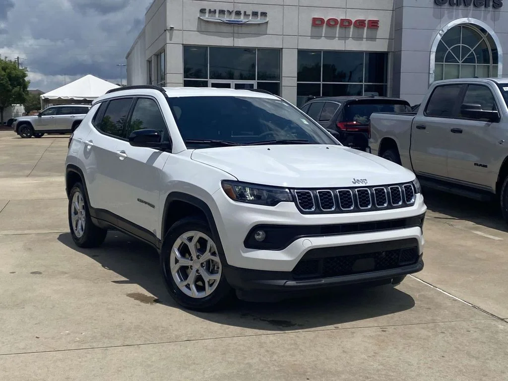 Used 2024 White Jeep Latitude image 36